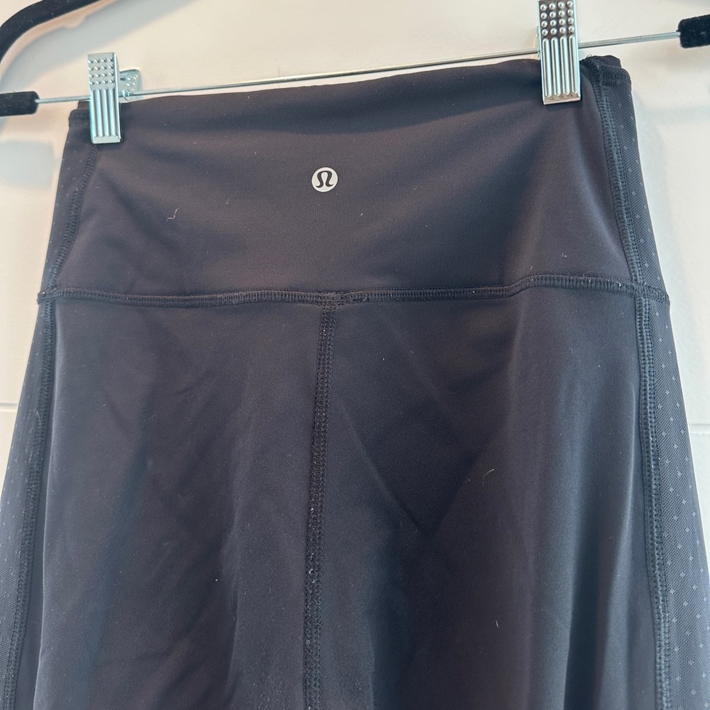 Lululemon Black High Waisted Leggings Mesh Side Panels | Size 6 - Picture 9 of 15